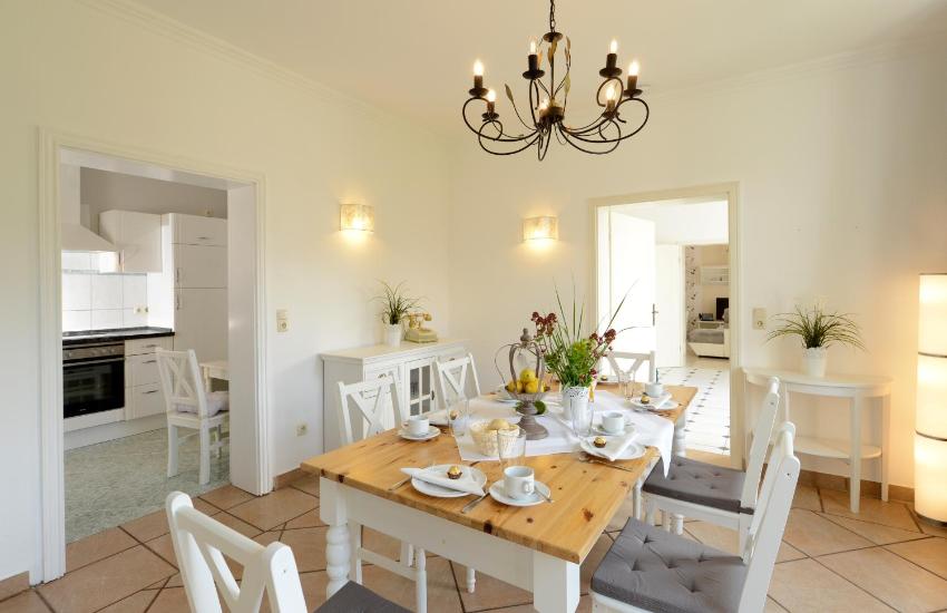 Ferienhaus für 8 Personen mit Kamin & Terrasse