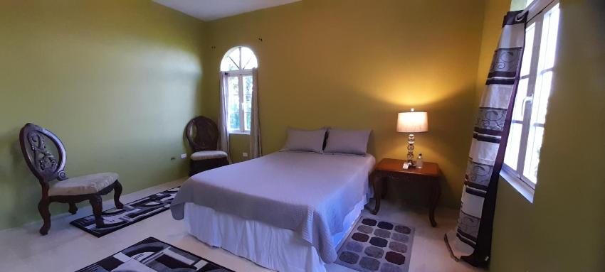 Abigail's 2 Bedroom Apartment -Free Wifi -Full Kitchen