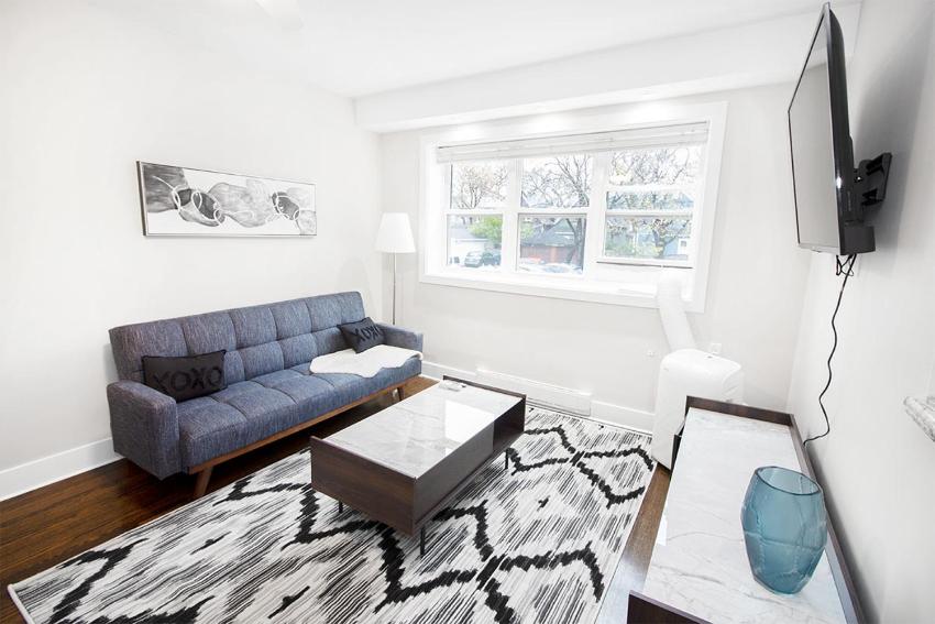 2-bedroom Suite on Corydon Ave, parking included!