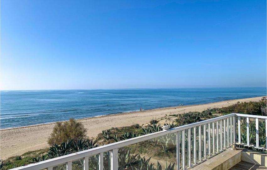 Beautiful apartment in Torvaianica with 1 Bedrooms and WiFi