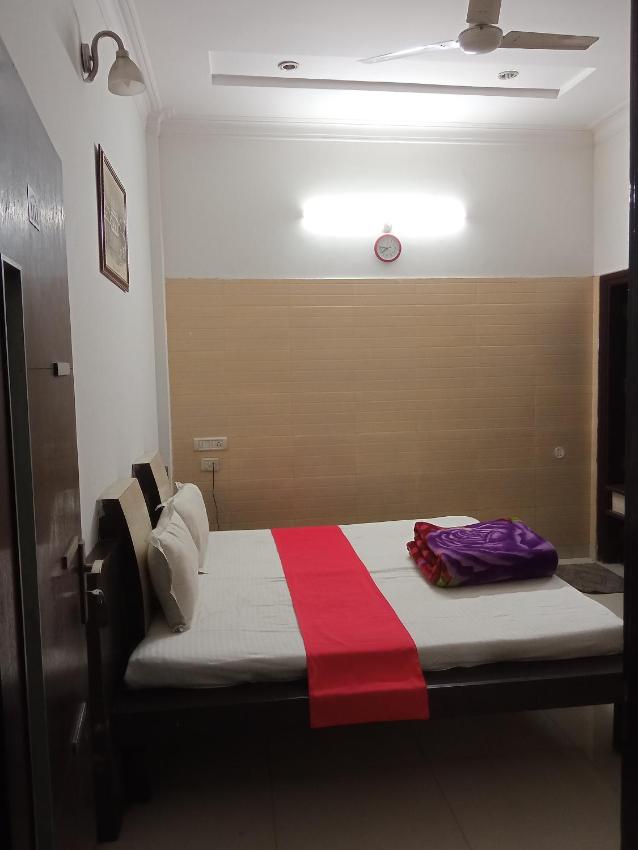 Gurjeet Guest House 100 meter From Golden Temple