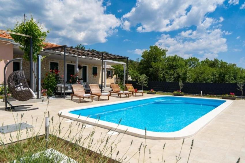 Villa Pax - with pool