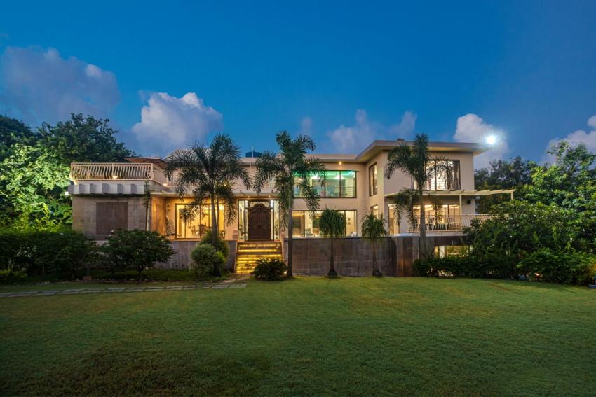 SaffronStays Aura, 4 BR Luxury Pool Villa with Game Room & Lawn