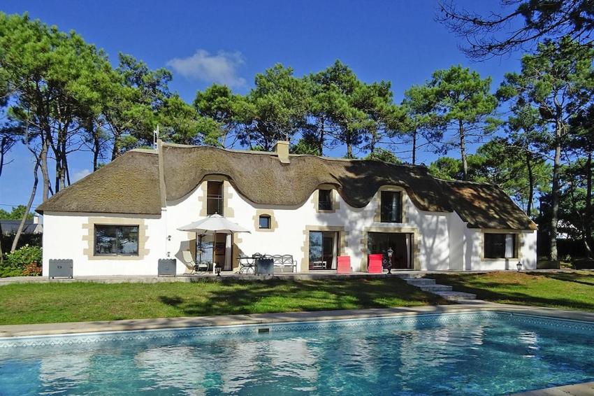 Villa with pool and sea views in Baden