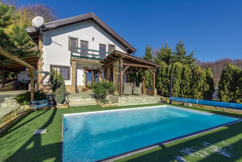 Pool House Milk And Honey - Happy Rentals