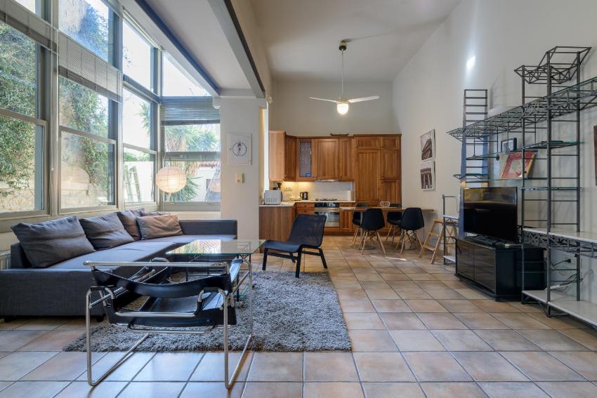 A beautiful 2 bdr house in the heart of Plaka