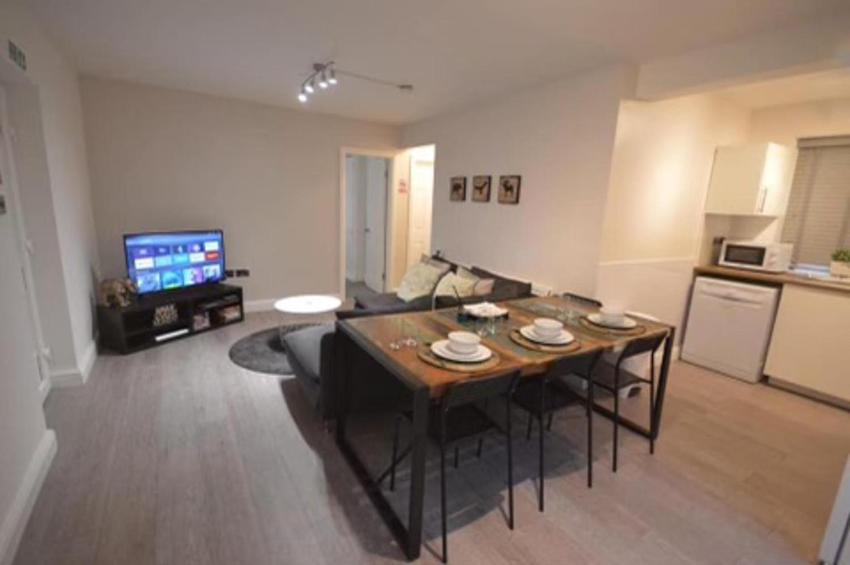 Stunning 3-Bed Ground Floor Apartment in Coventry