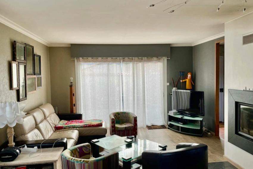 Elegant Family House With Garden And Terrace