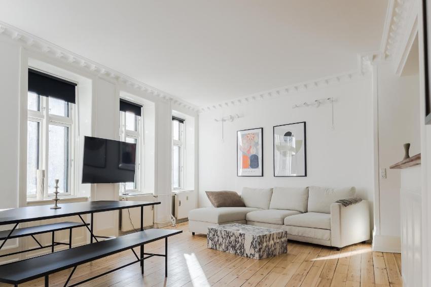 Prime Location · Newly Renovated Apt · Next to DK parliament · Scandinavian Design