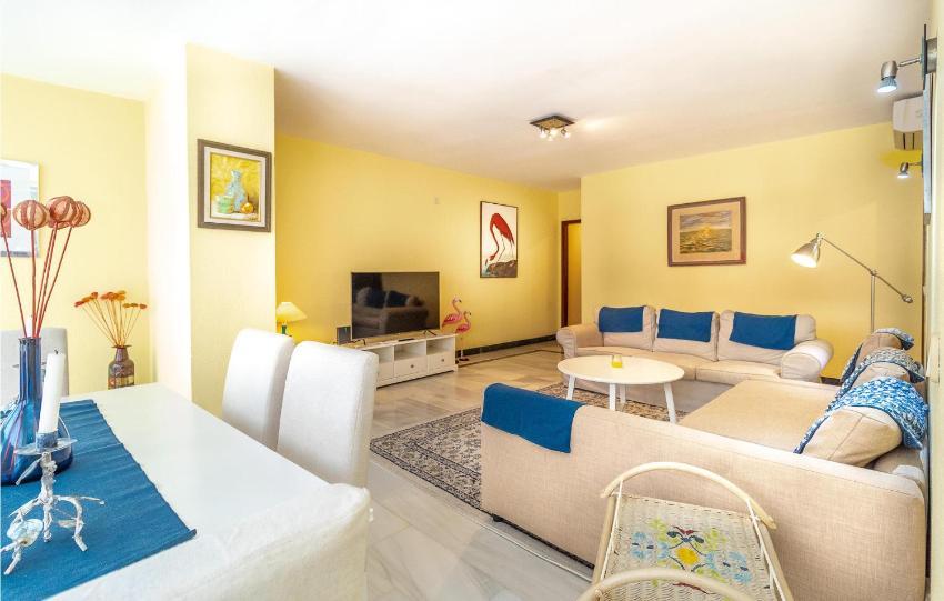 Nice apartment in Marbella with 3 Bedrooms, WiFi and Outdoor swimming pool