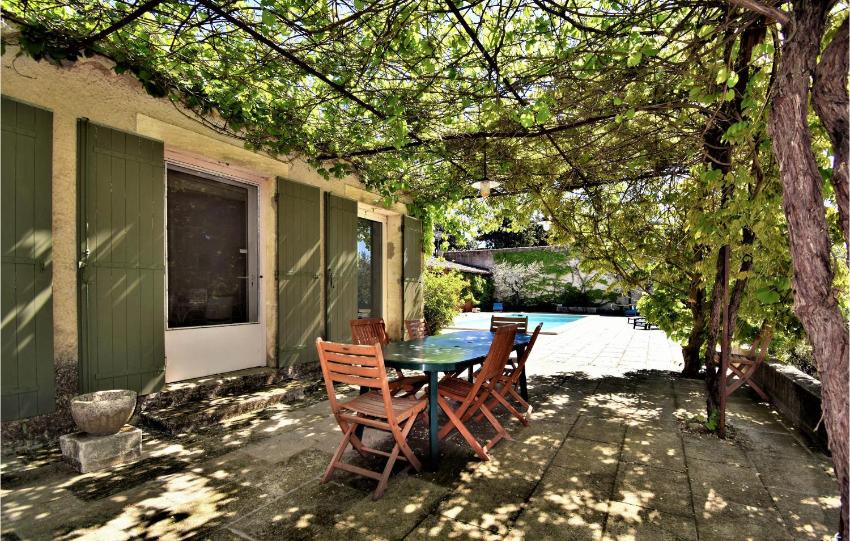 Awesome home in Graveson with WiFi, Private swimming pool and Outdoor swimming pool