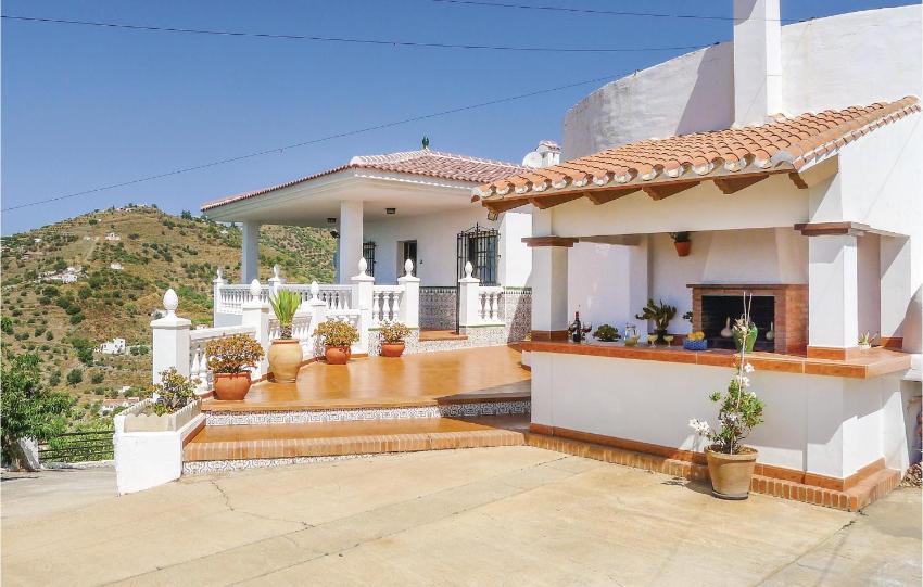 Awesome home in Torrox, Mlaga with 3 Bedrooms, WiFi and Private swimming pool