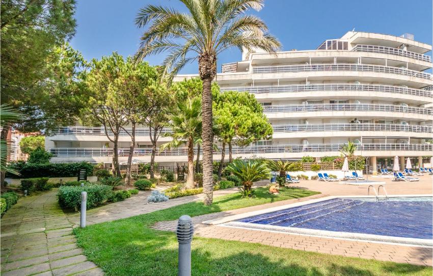 Awesome apartment in Blanes with 2 Bedrooms, WiFi and Indoor swimming pool