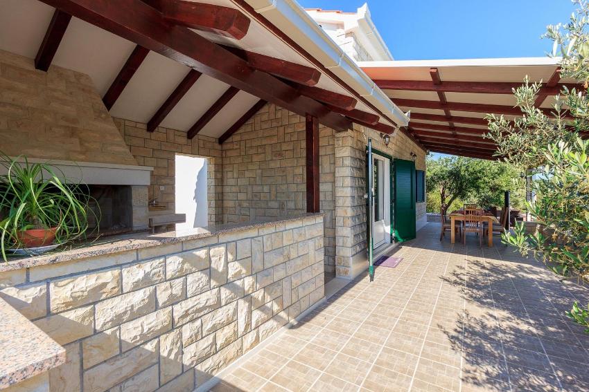 Beachfront luxury villa w pool & large garden