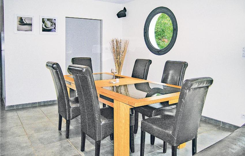 Nice home in Plobannalec-Lesconil w/ 3 Bedrooms