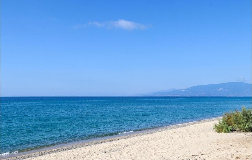 Stunning apartment in Botricello with 2 Bedrooms and WiFi