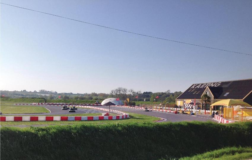 Beautiful apartment in Vild-la-Marine, Hirel with 2 Bedrooms