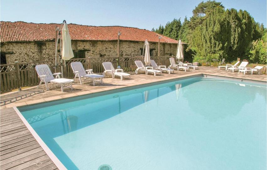 Amazing home in Moissannes with 4 Bedrooms, WiFi and Heated swimming pool