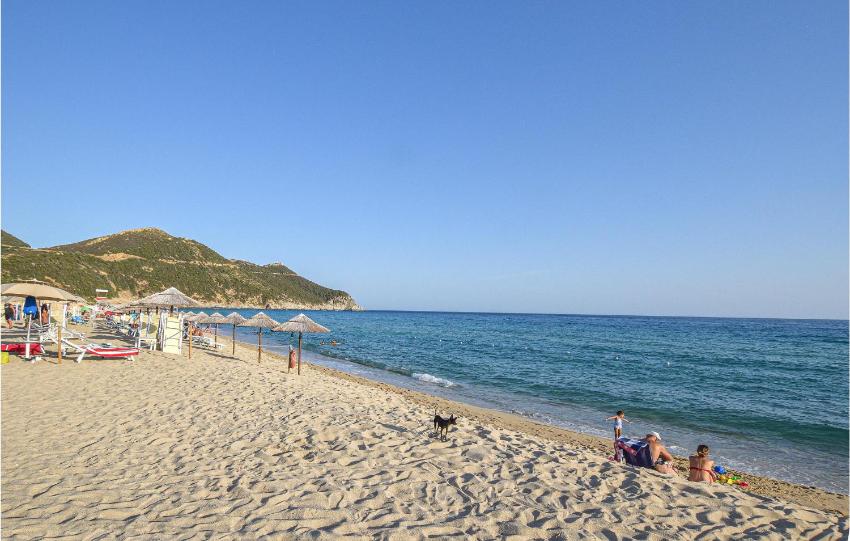 Stunning apartment in Solanas with 2 Bedrooms