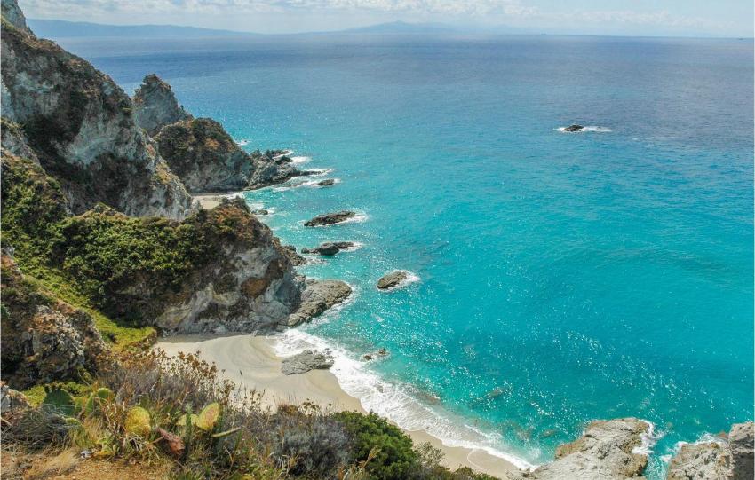 Amazing home in Polistena with 3 Bedrooms and WiFi