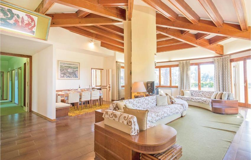 Three-Bedroom Holiday Home in Lari (PI)