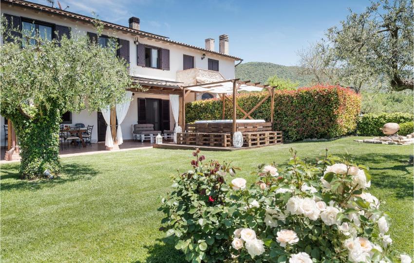 Beautiful home in Massa Martana with 2 Bedrooms and WiFi