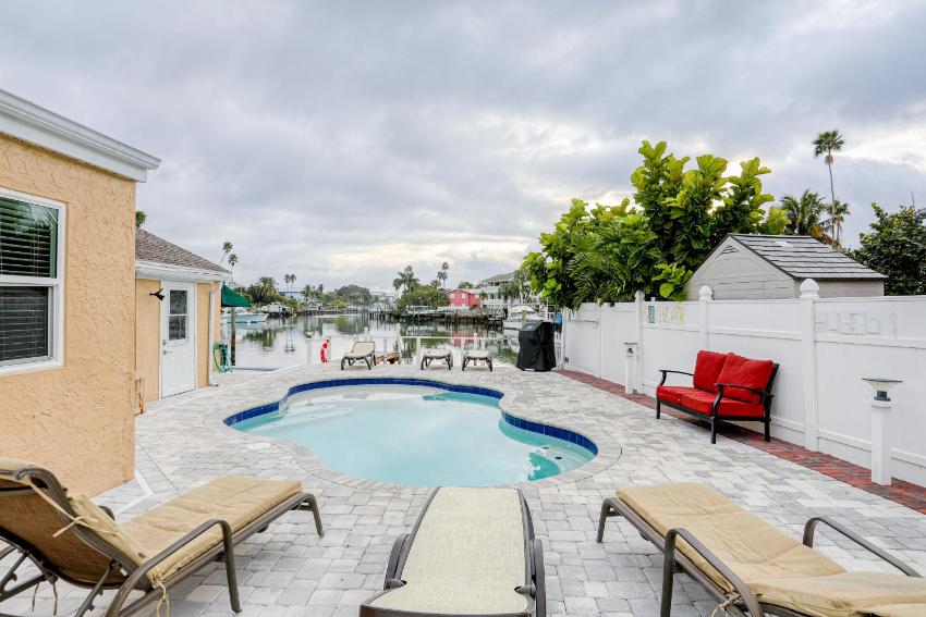 Bay Escape & Ocean Away