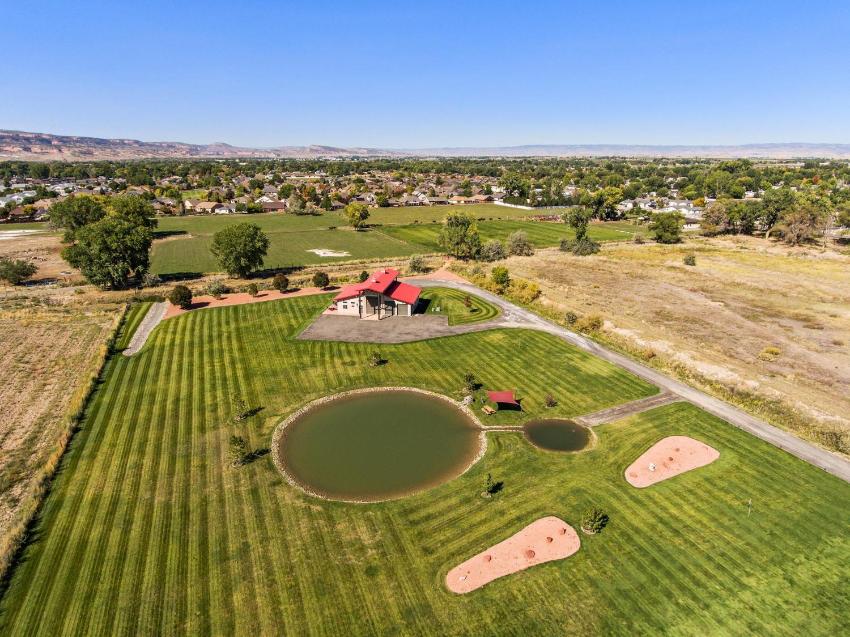 Carriage House - Serenity Now At This Sweet, Cozy Getaway