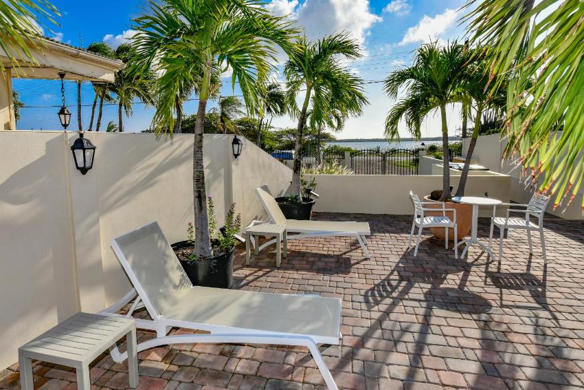 Bucuti Oceanview 1BR Apartment