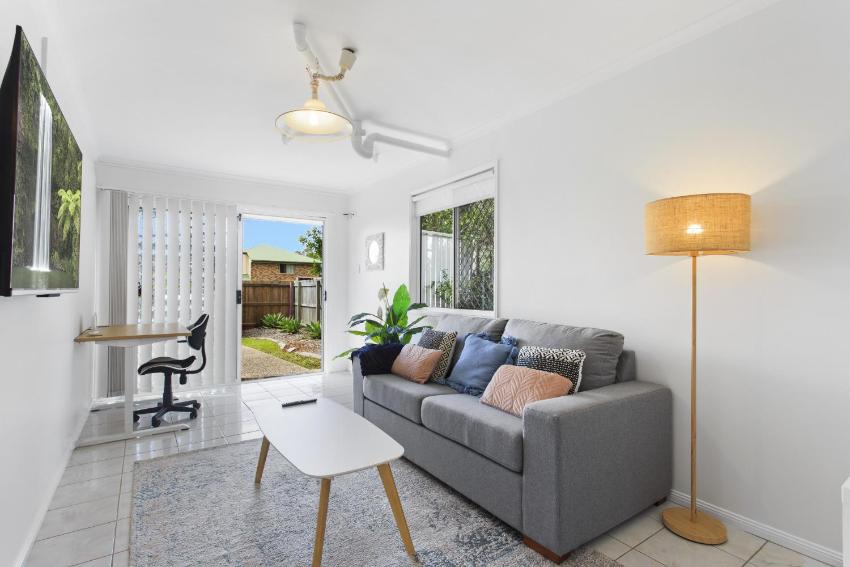 Chic 1-Bed Yaroomba Flat Steps from the Beach