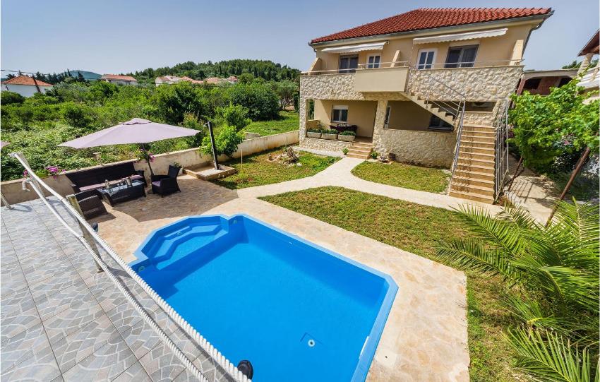 Awesome apartment in Zdrelac with WiFi and 2 Bedrooms