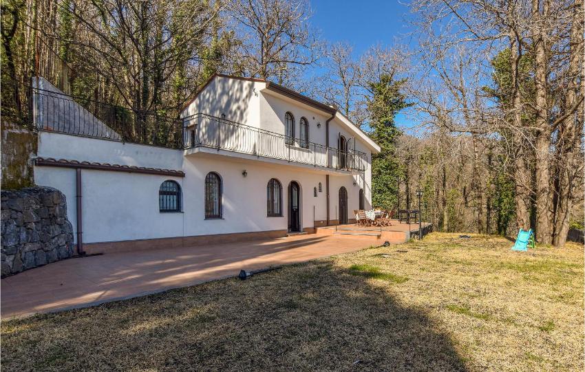 Amazing home in Zafferana Etnea with WiFi and 2 Bedrooms