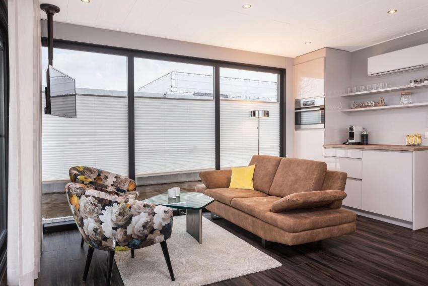 Houseboat met dakterras