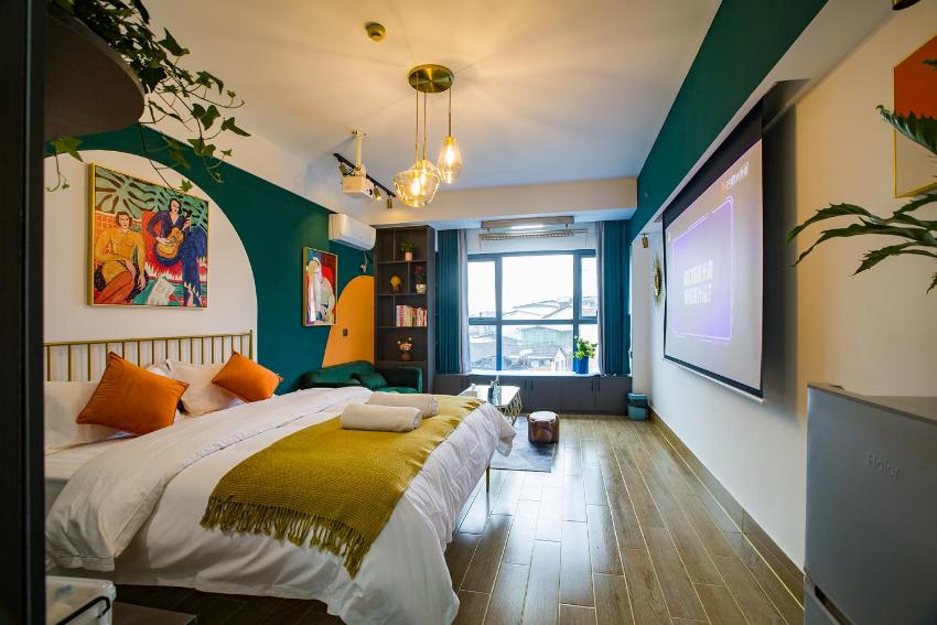 Locals Apartment House 14