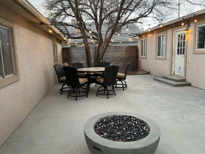 NEW - Kick Aspen House Charming downtown home perfect for your next adventure!