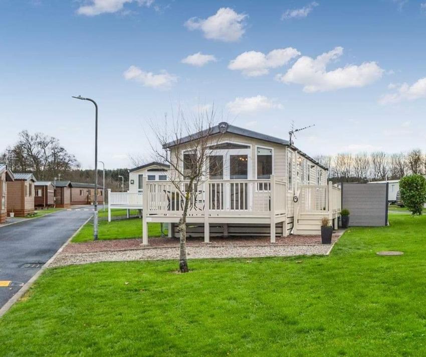 Apple Tree Lodge Hot Tub 3 bedroom 2 Bars