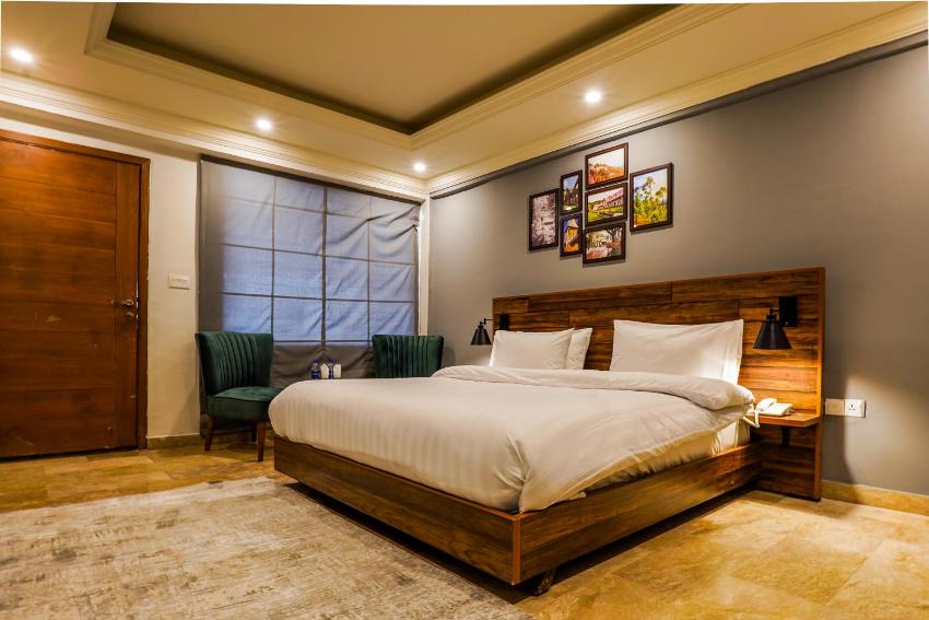 Roomy Junction, Murree