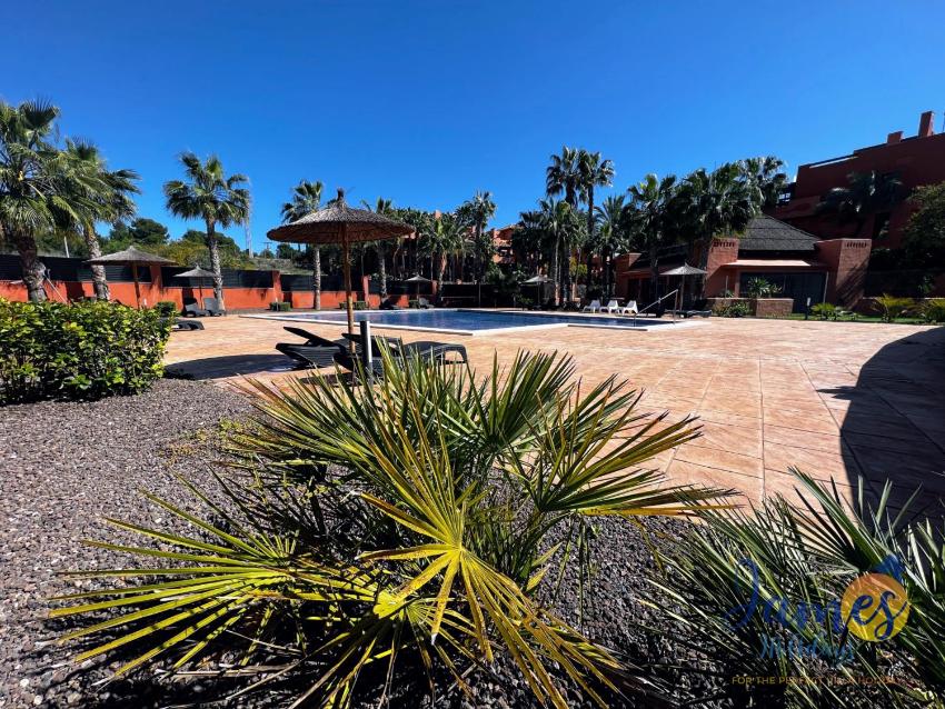 Luxurious 1st floor apartment with com pool VM22