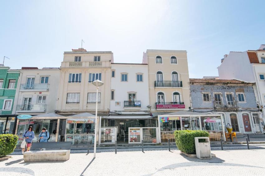 Modern 4 Bed House Beautiful Seaview and Location