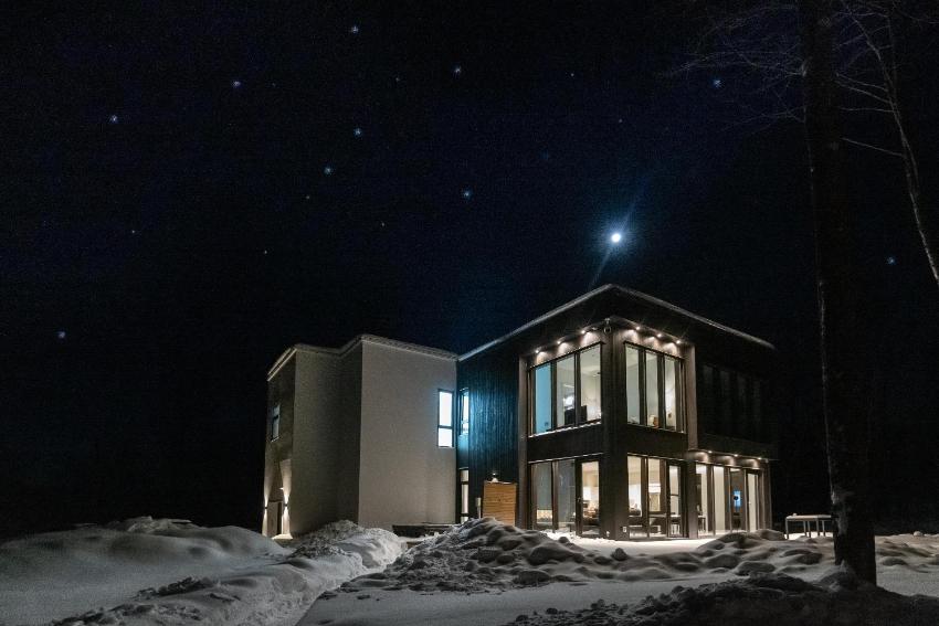 Luxurious Nordic Lodge Tremblant - 5 Bedrooms with Hot Tub and Pool Table - B55 - 12 min to Tremblant Resort