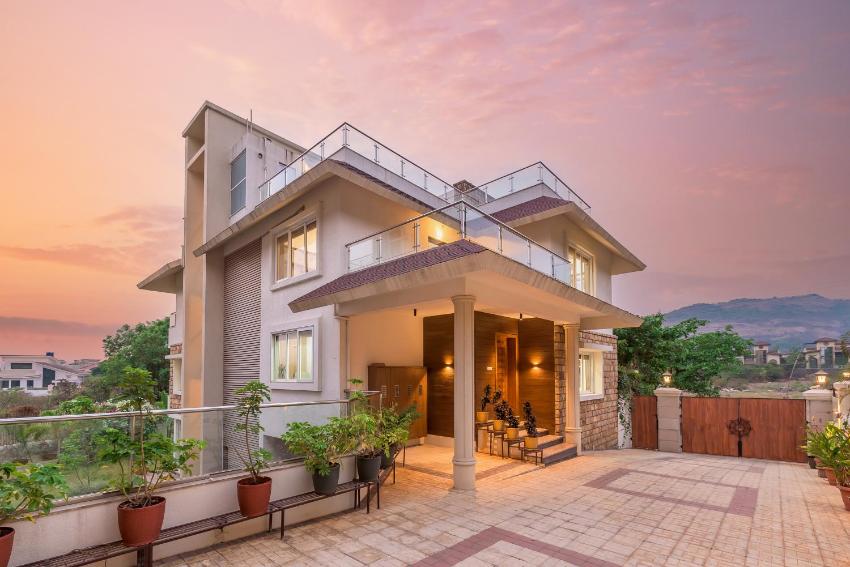 SaffronStays Juniper, Lonavala - Pet-friendly villa with pool, lawn, gym & games