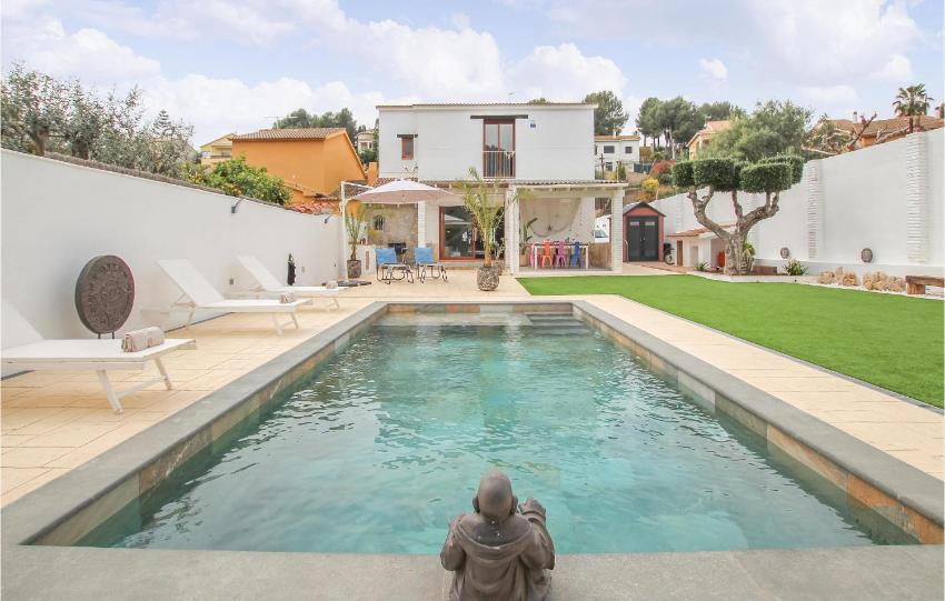 Awesome home in El Vendrell with Outdoor swimming pool, Private swimming pool and WiFi