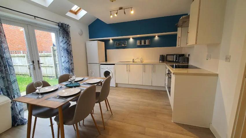 Rest&Recharge @ Robert Hall House by MediaCity (3-Bedroom, 2.5 Bathrooms, Free Parking)