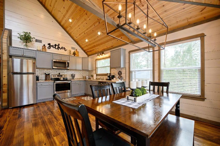 5 Star The Hidden Gem Farmhouse Romantic get away w EV connection