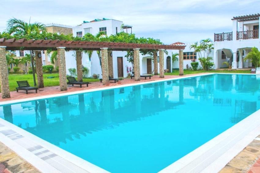 Stunning 3 bedroom beach apt with swimming pool North Coast at Sultan Palace