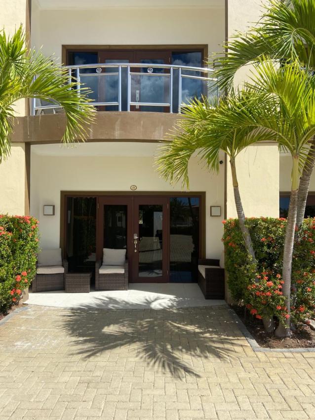 Aruba Breeze Condominiums Hotel