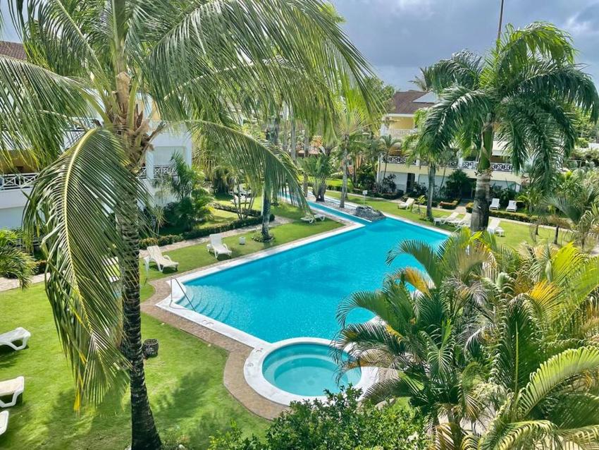 Beautiful Modern Villa, only a few steps from the beach, restaurants & town center