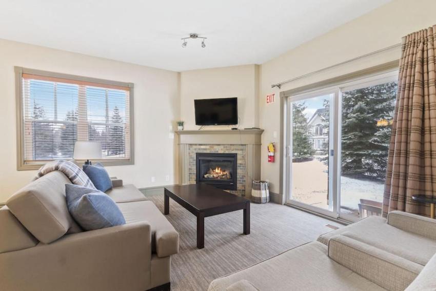 Blue Mtn Getaway in Historic Snowbridge Chalet