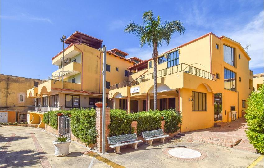 Stunning apartment in LE CASTELLA with WiFi and 1 Bedrooms