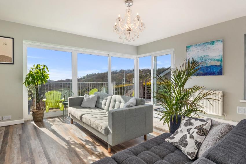 Solace - Beautiful Cottage, Views over the Wooded Valley